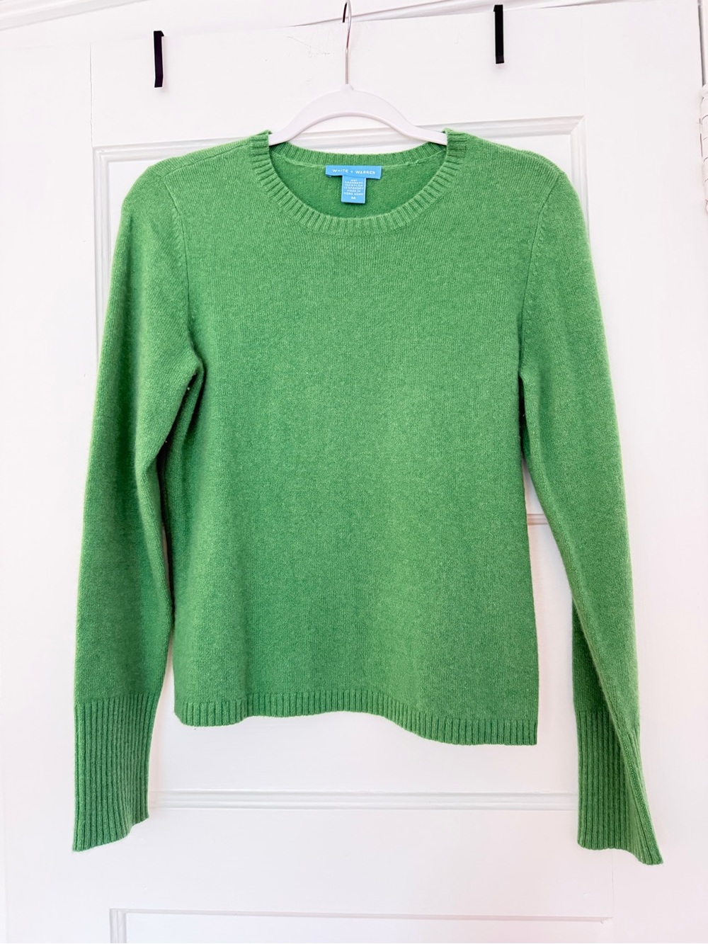 White + Warren Green Cashmere Crewneck Sweater, Size Medium